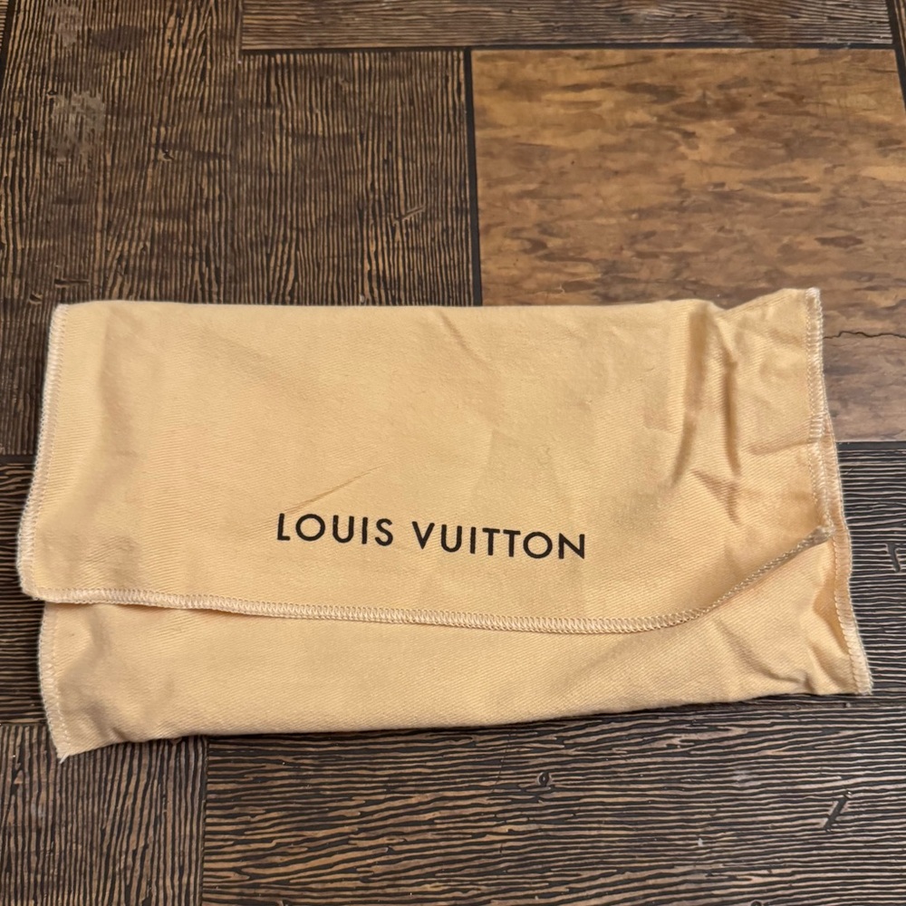 Louis Vuitton Monogram Tresor Wallet New Balance 9060 Adidas Samba Puma Speedcat